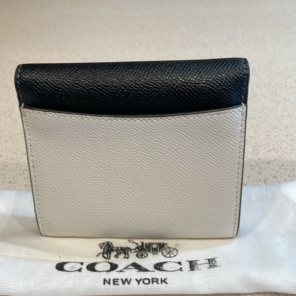 Coach NWOT Black, Cream & Brown Pebbled Leather Wallet - Picture 3 of 8